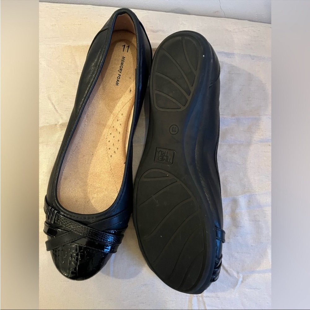 Black Flats Size: 11